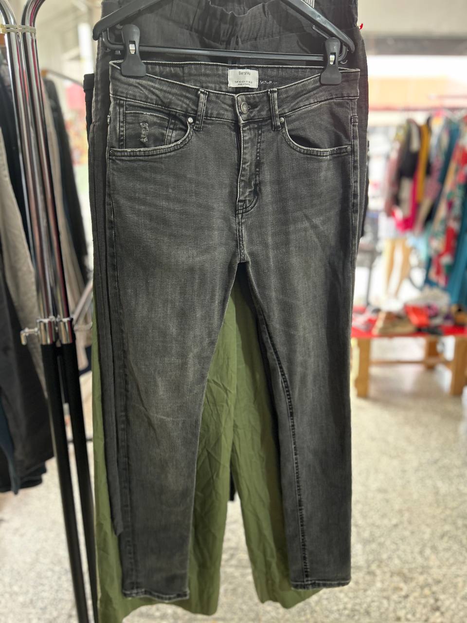 Jean Bershka Gris de Hombre
