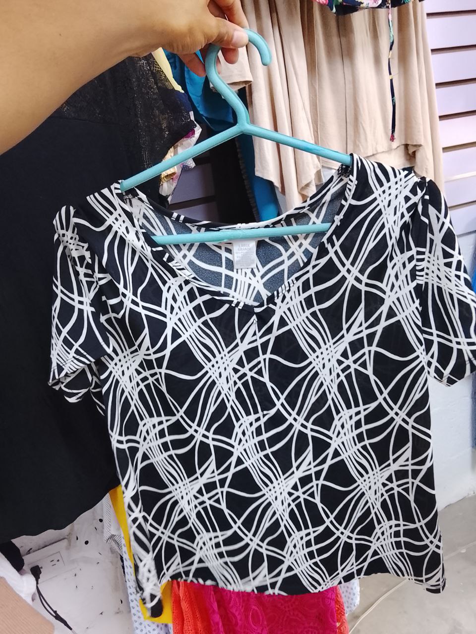 Blusa Worthington Negra con Blanco de Mujer
