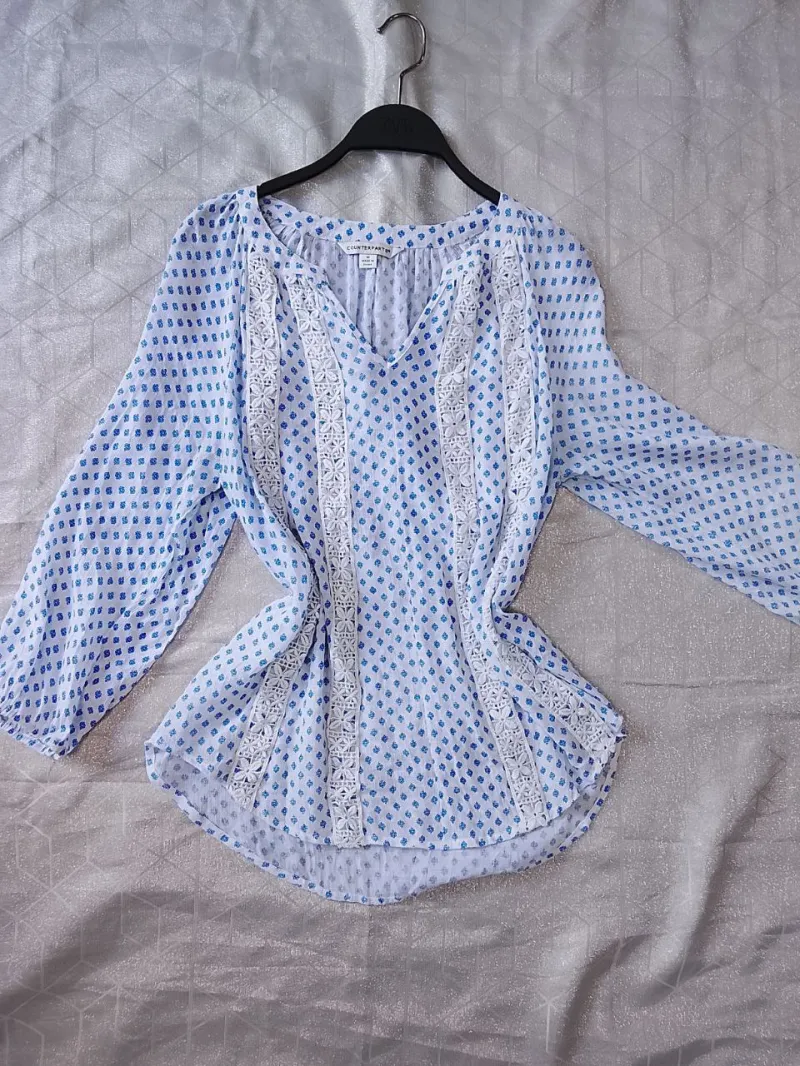 Blusa Counterparts Blanca con Azul de Mujer