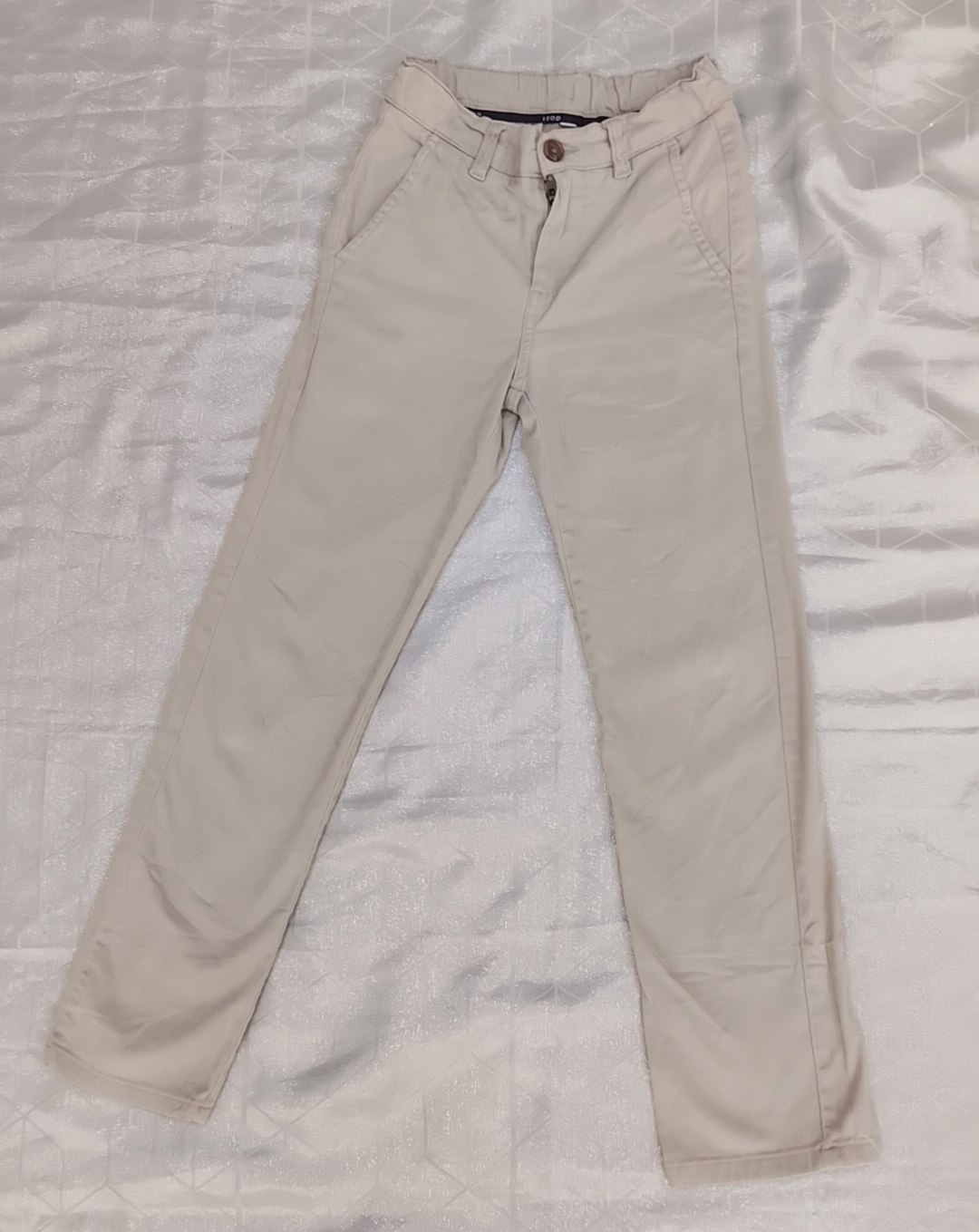 Pantalón IZOD Crema de Niño