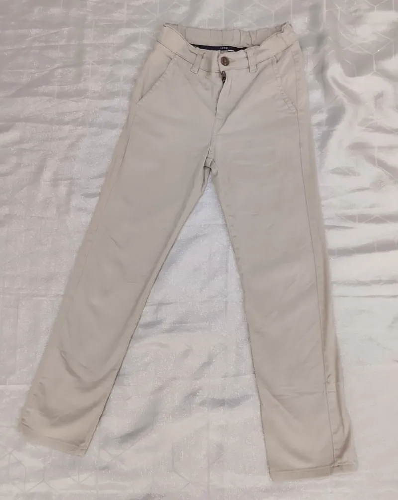 Pantalón IZOD Crema de Niño