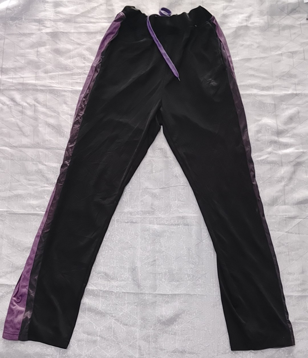 Pantalón Deportivo Negro Con Morado