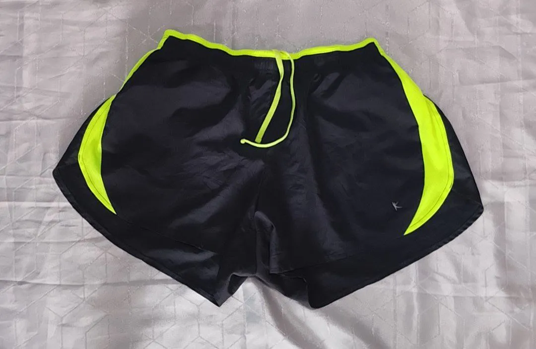 Short Danskin Negro con Verde de Mujer